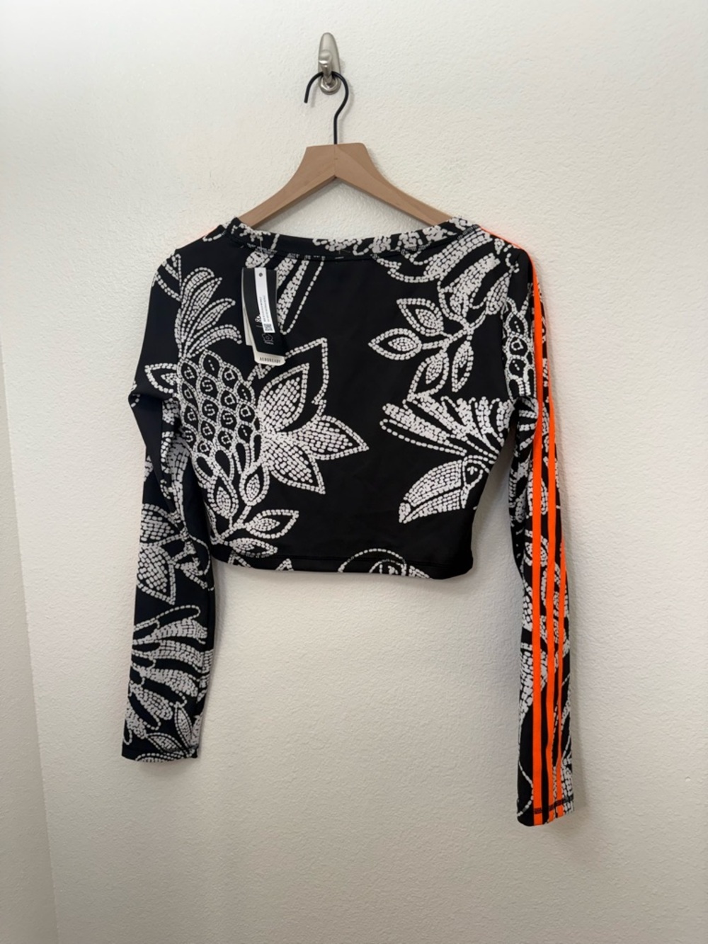 NEW FARM RIO X Adidas Crop Long Sleeve Workout Shirt Medium - Picture 5 of 11